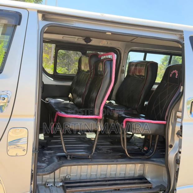 Toyota HiAce 2017 Silver - thumbnail 10
