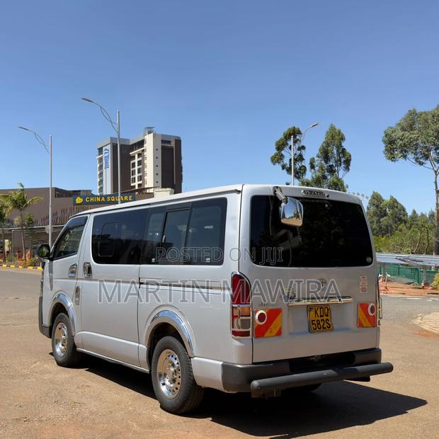 Toyota HiAce 2017 Silver - thumbnail 7