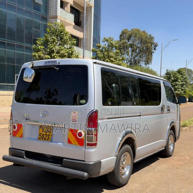 Toyota HiAce 2017 Silver - thumbnail 3