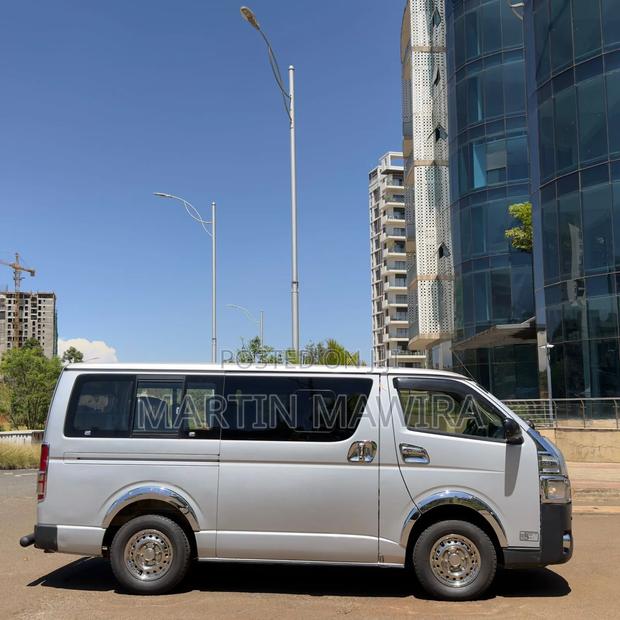 Toyota HiAce 2017 Silver - thumbnail 6