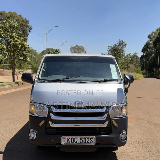 Toyota HiAce 2017 Silver - thumbnail 2