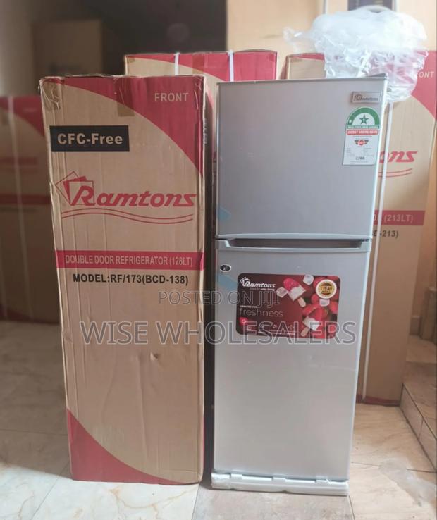 A Ramtons Rf/173 Double-Door Refrigerator√°°