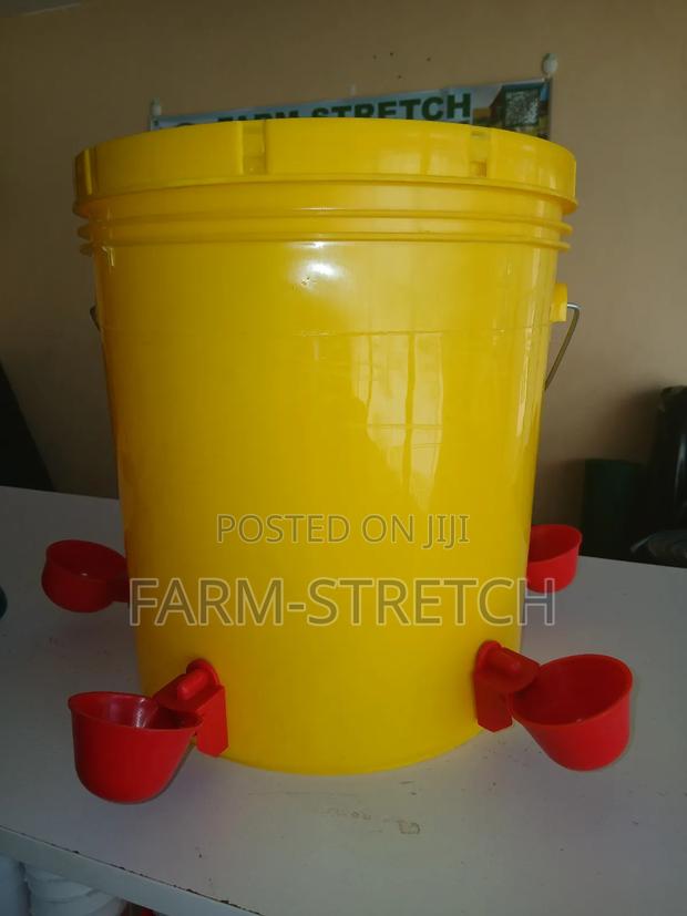 20 LTRS Automatic Drinking Bucket - main view
