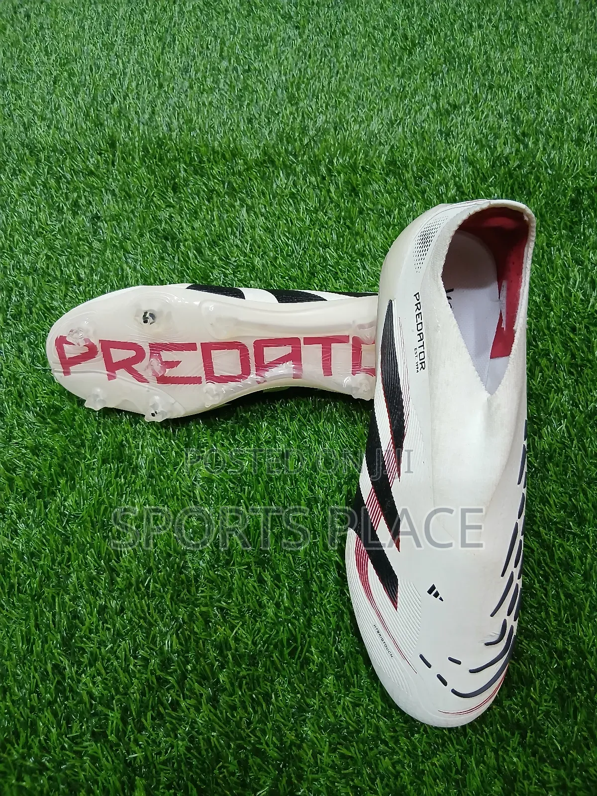 Predator Crimson Menace Laceless Football Boots
