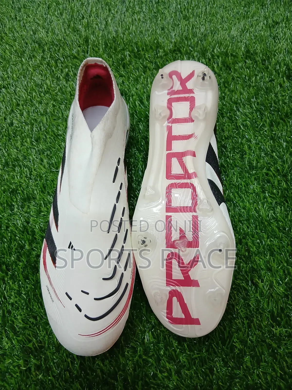 Predator Crimson Menace Laceless Football Boots