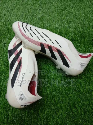 Predator Crimson Menace Laceless Football Boots