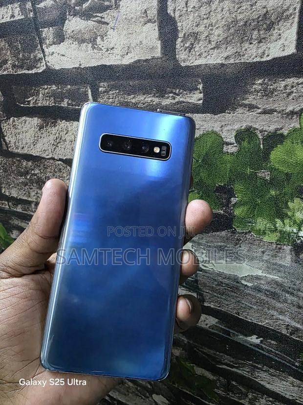 Samsung Galaxy S10 Plus 128 GB Blue - main view