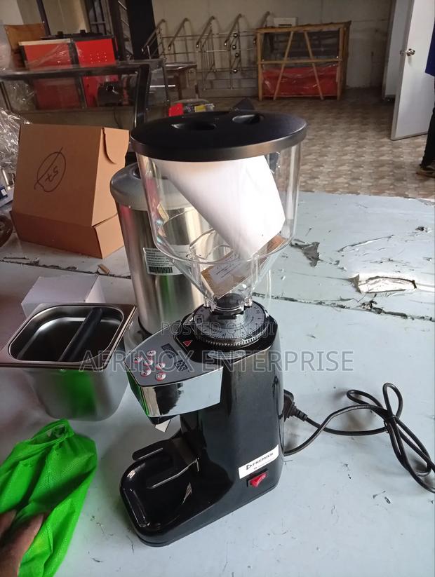 Brand New Coffee Machine for Grinding Coffee - thumbnail 3