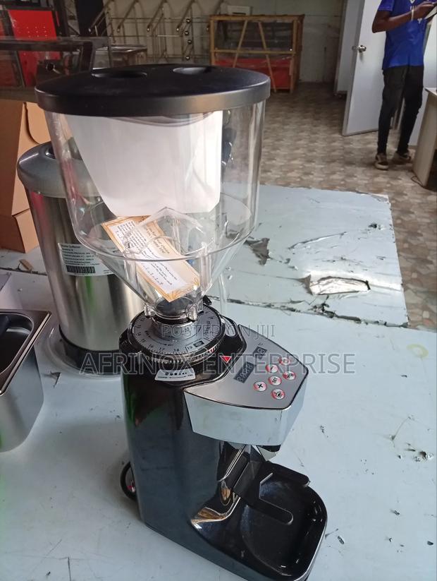 Brand New Coffee Machine for Grinding Coffee - thumbnail 4