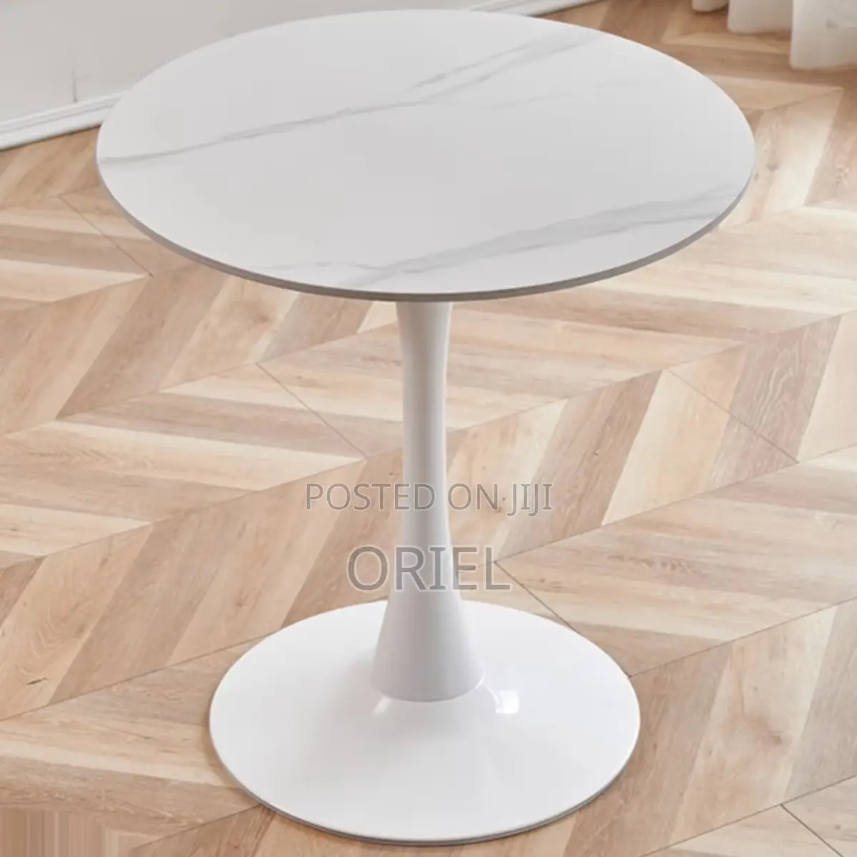 White Round Eames Home Dining Table
