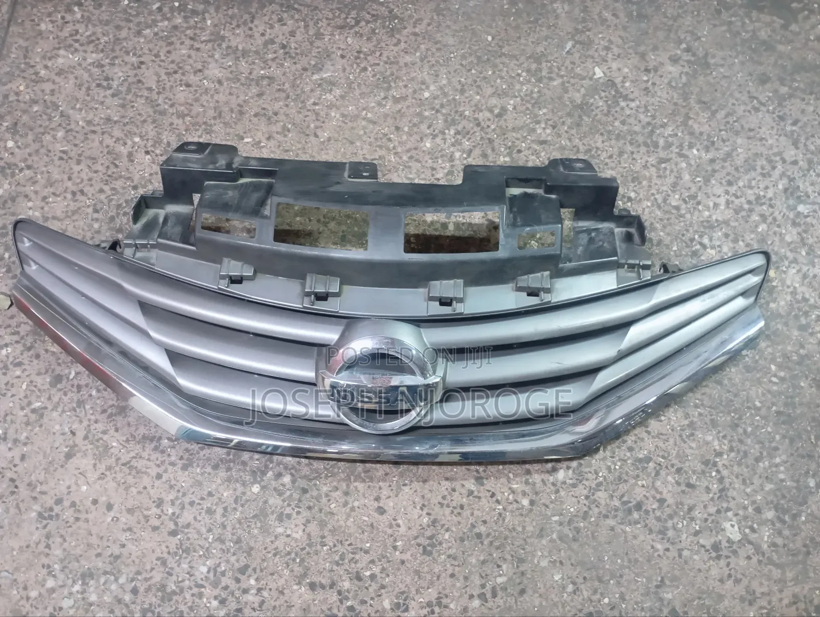 Nissan Note E12 Grill