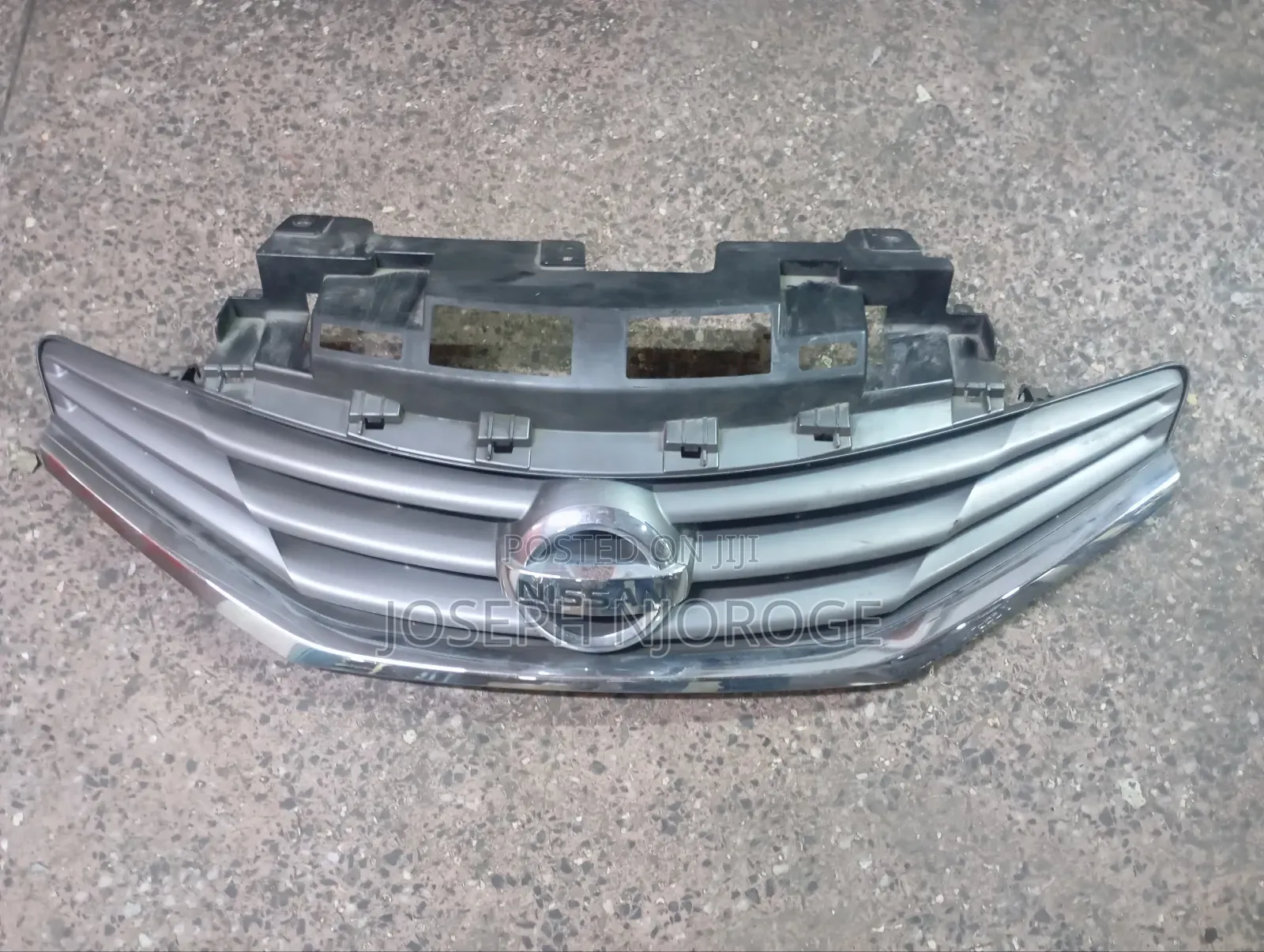 Nissan Note E12 Grill