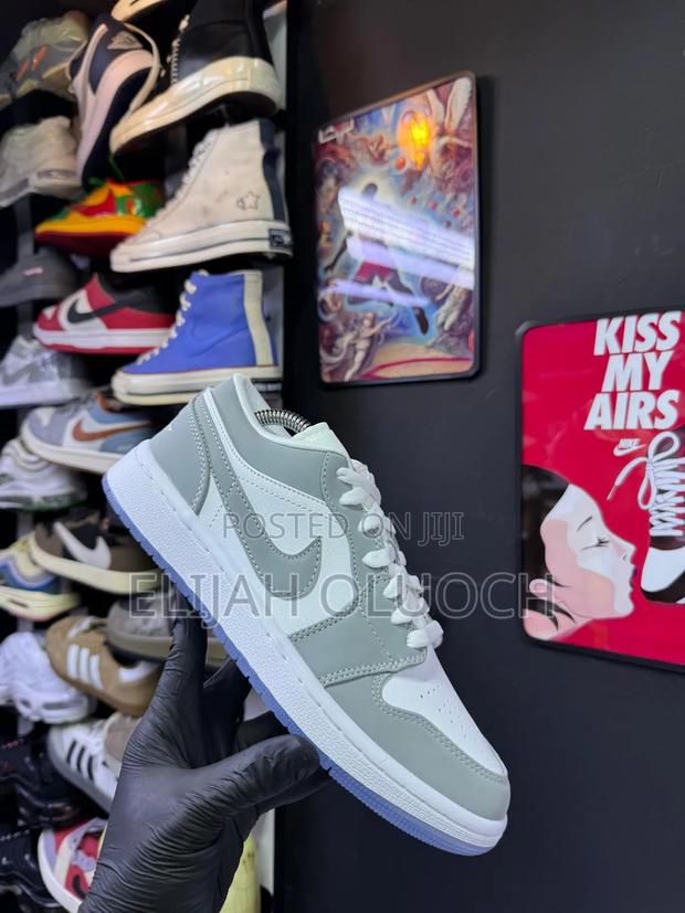 Air Jordan 1 Low “Wolf Grey” - thumbnail 3