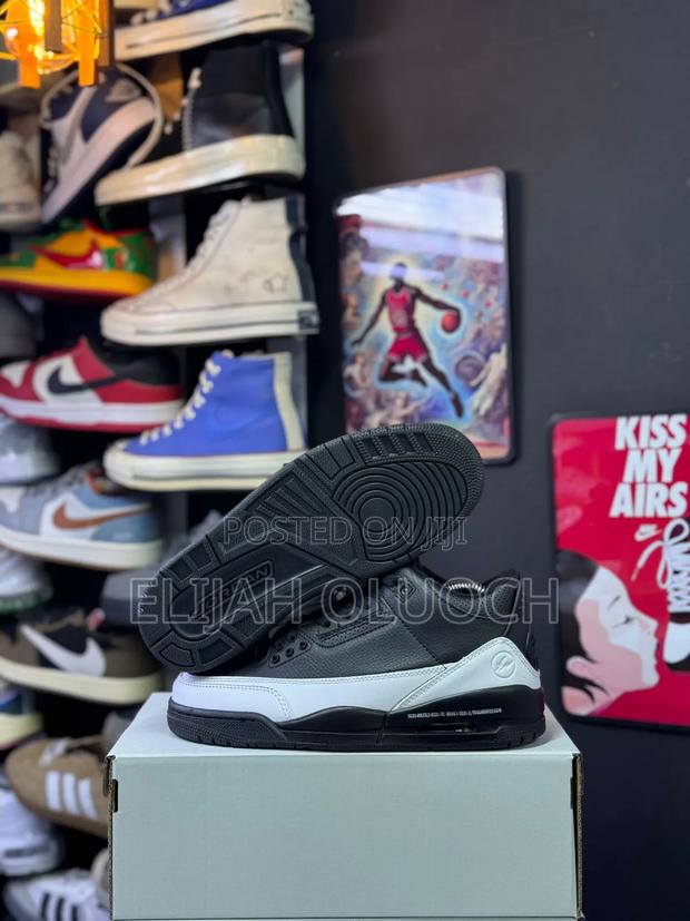 Fragment Design X Air Jordan 3 Retro. - thumbnail 3