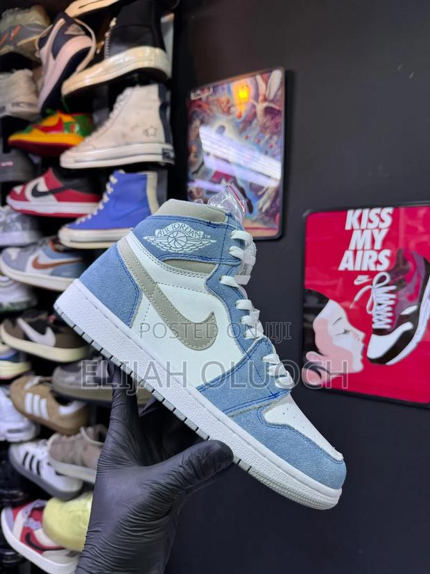 Nike Air Jordan 1 High “Hyper Royal” - main view