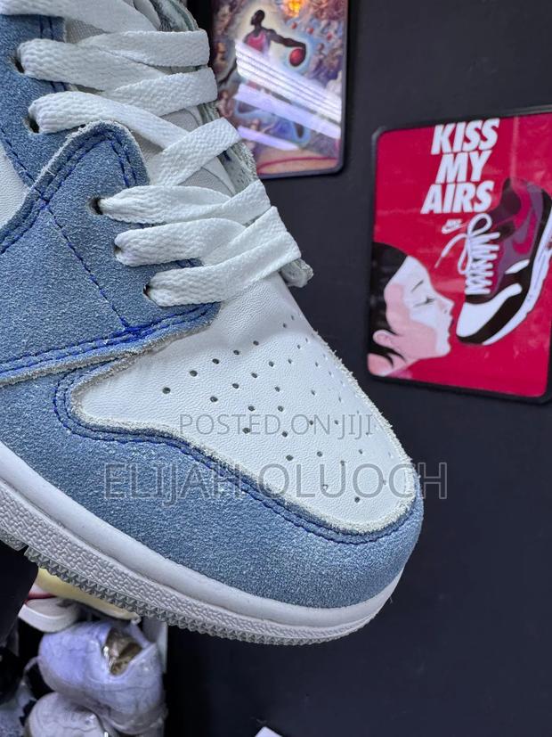 Nike Air Jordan 1 High “Hyper Royal” - thumbnail 4