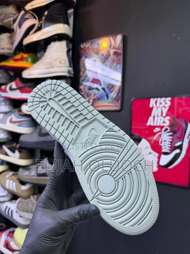 Nike Air Jordan 1 High “Hyper Royal” - thumbnail 5