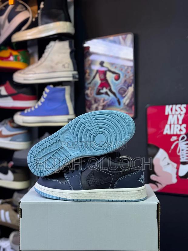 Air Jordan 1 Low ‘Black Obsidian Sail’ - thumbnail 4