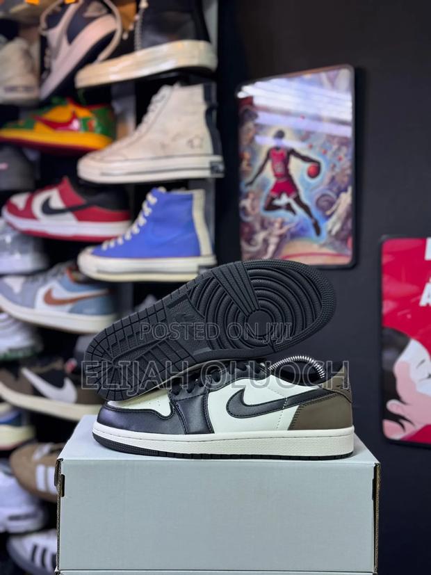 Air Jordan 1 Low “Mocha” - thumbnail 3