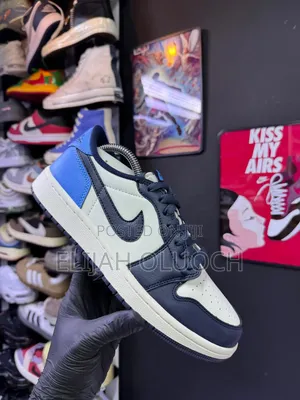 Jordan 1 Low “Obsidian/University Blue-sail”