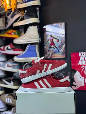 Adidas Munchen.
Sneakers
