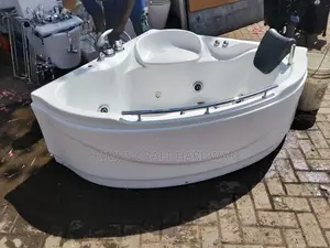 Classic Corner Jacuzzi White in Color