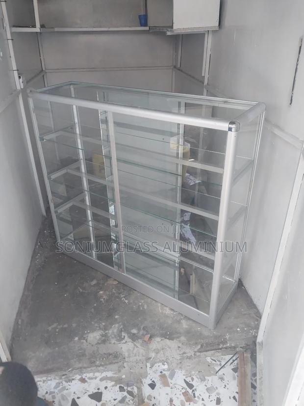 Glass Display - main view