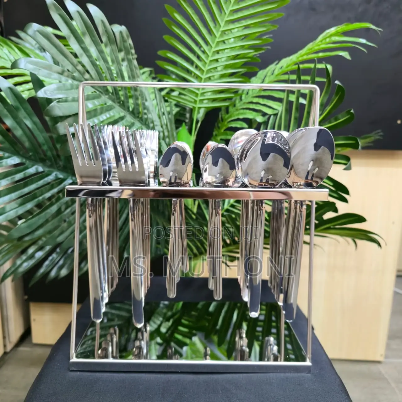 *36pcs Gold Cutlery Set With Unique Stand*