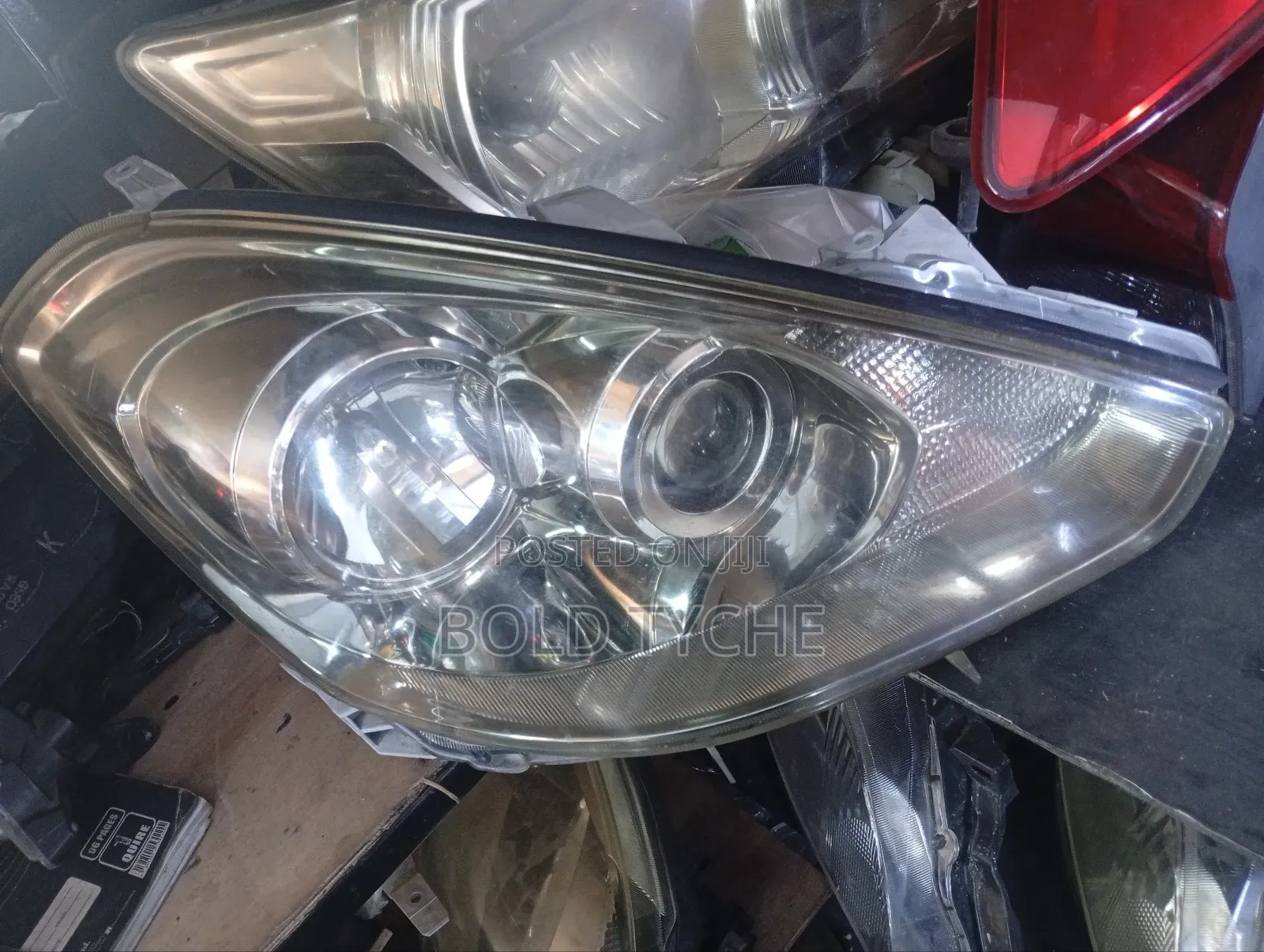 Toyota Caldina Headlight