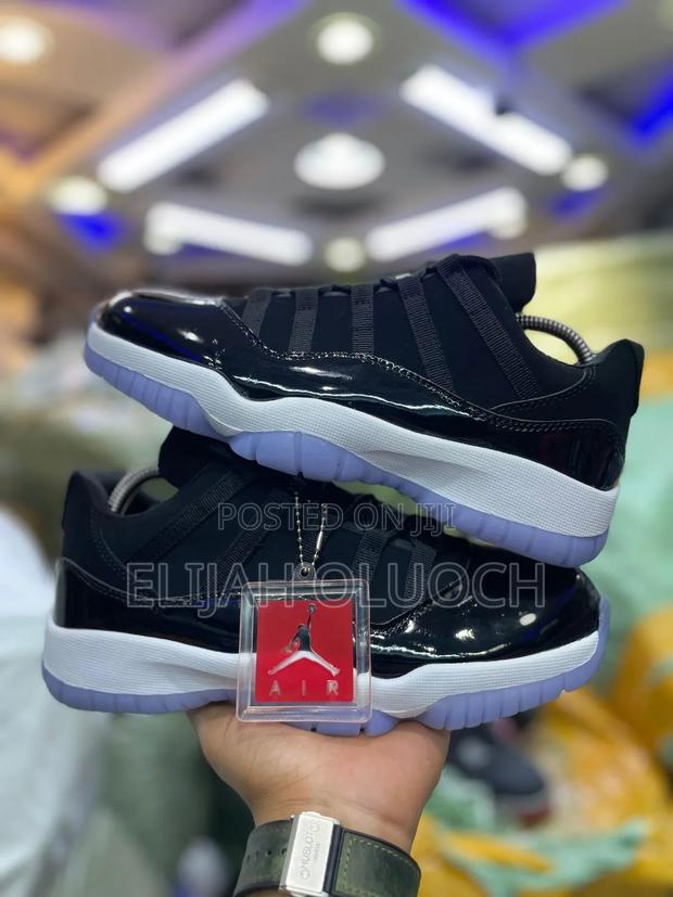 Jordan 11 Low Retro Low 🐾
“Spacejam 


Quality 🫰🏿

S - main view