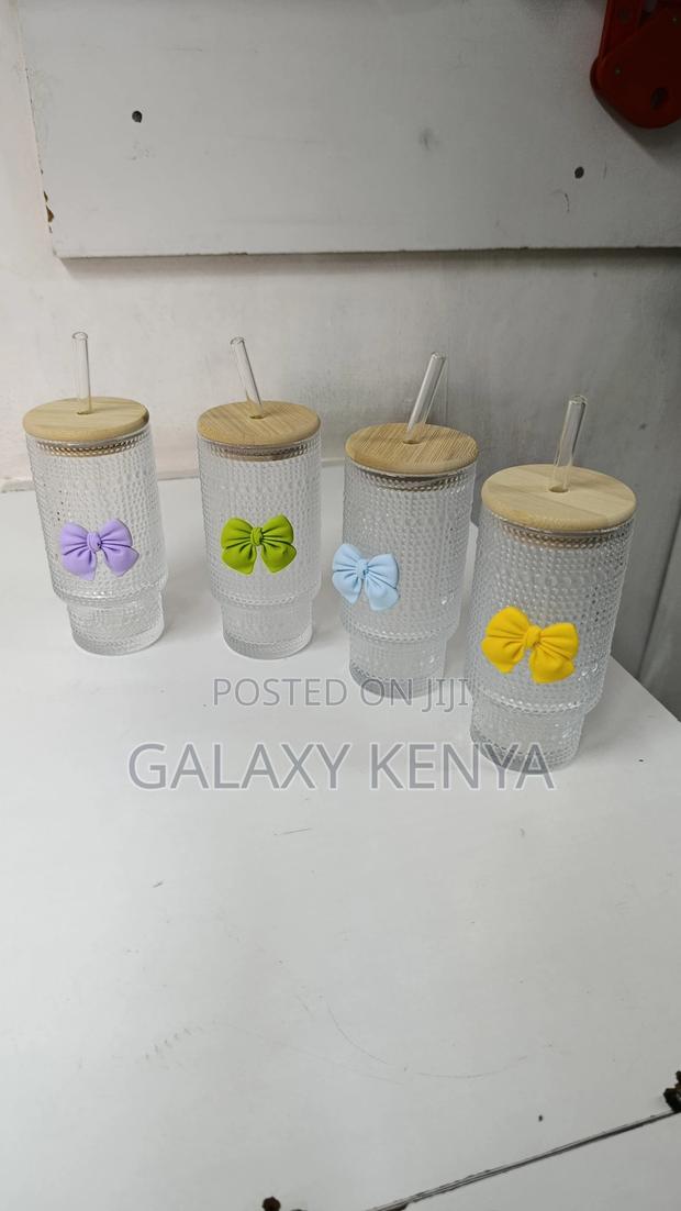 475ml Glass Cups With Lids and Straws - thumbnail 4