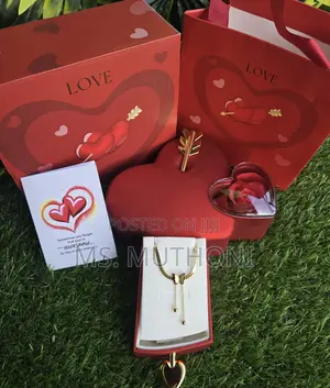 Love Box Birth Day / Valentines Ladies Gift Set