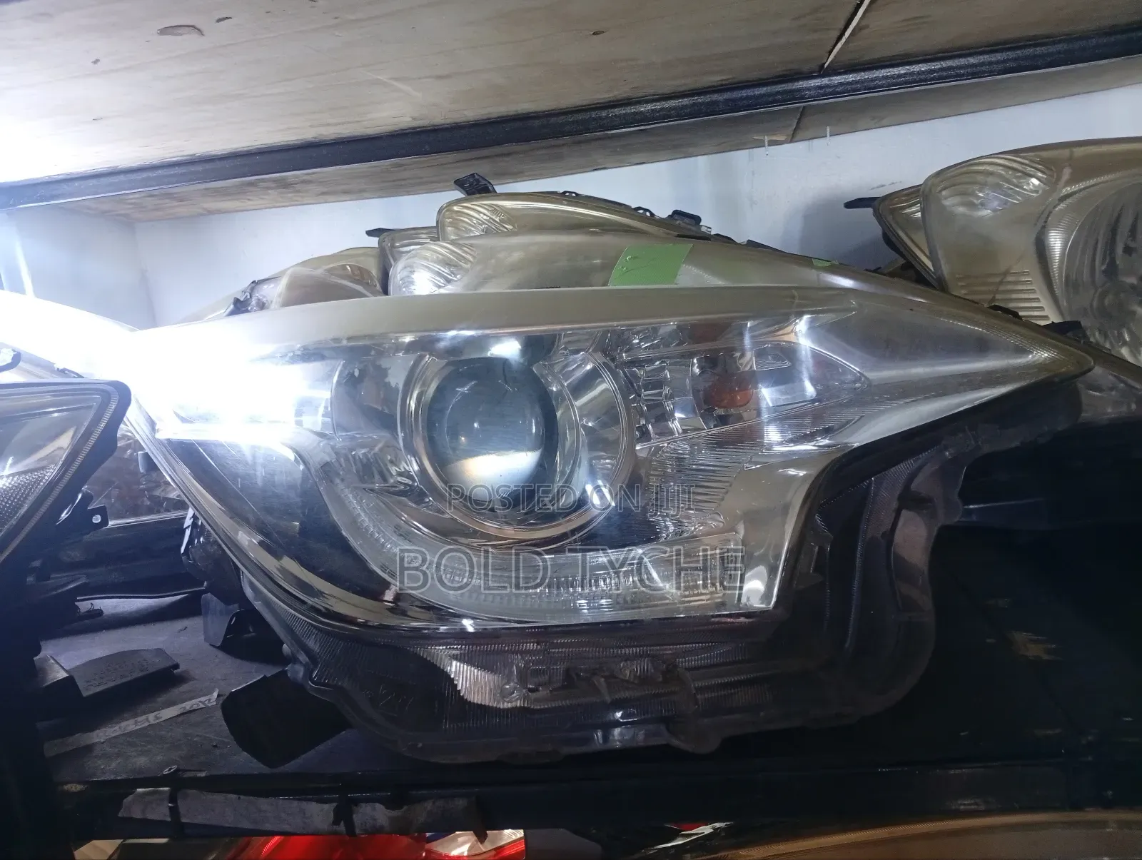 Toyota Ractis 2015 Headlight