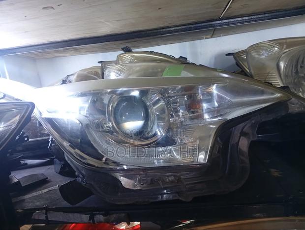 Toyota Ractis 2015 Headlight