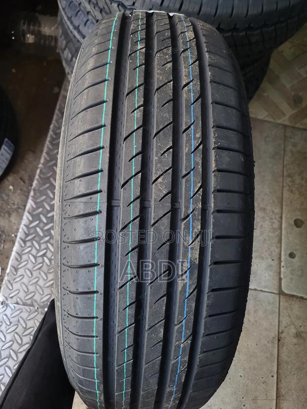 215/65r16 Maxtrek - thumbnail 2