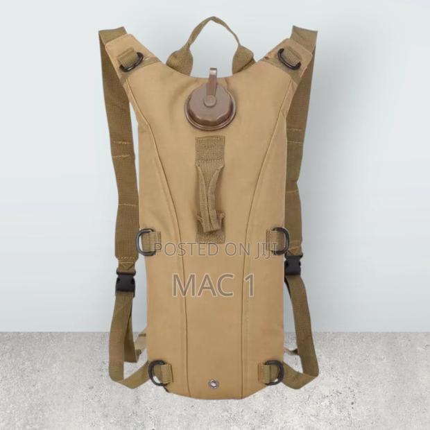 Comfortable Hydration Bag With Water Bladder - main view