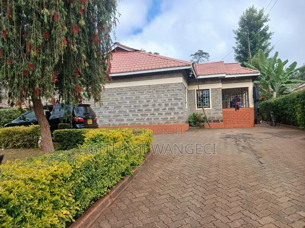 3bdrm Bungalow in Ololua, Oluulua for sale - main view