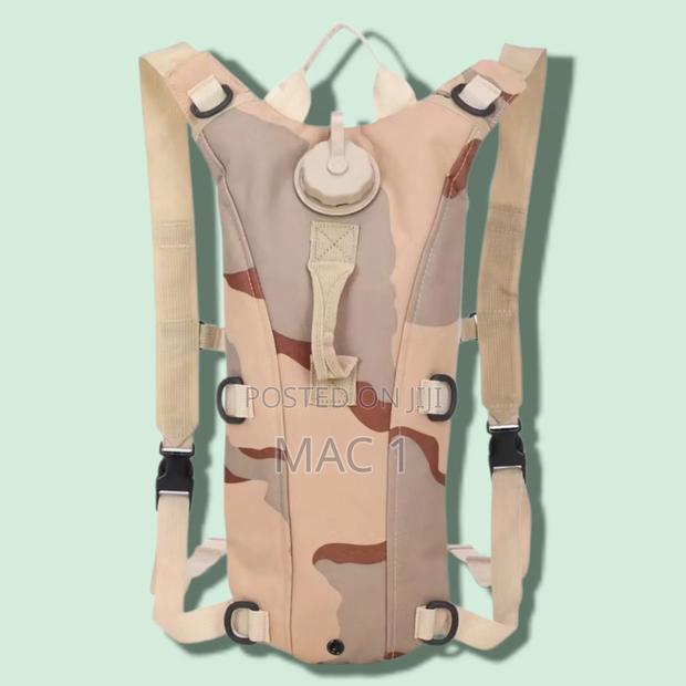 Quality Hydration Bag With Water Bladder - main view