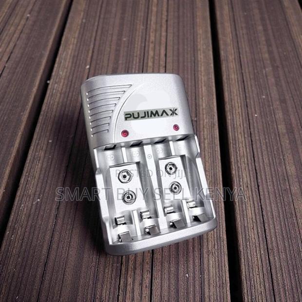 Long Lasting Convenient Rechargeable Batteries 4 Slot Battery Charger