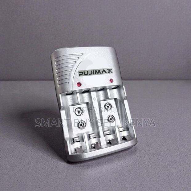 Stable Performance Rechargeable Batteries 4 Slot Battery Charger - main view