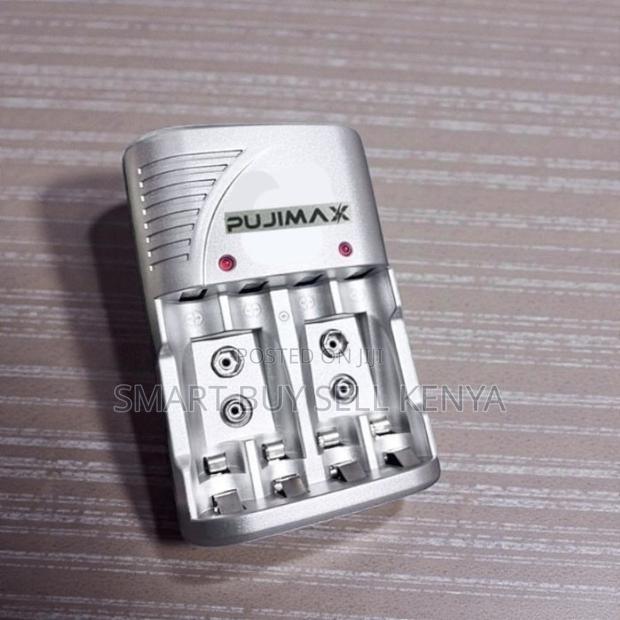 Space Efficient Rechargeable Batteries 4 Slot Battery Charger
