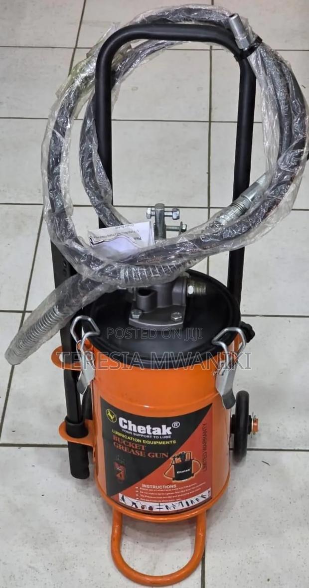 Chetak Bucket Grease Pump With Wheels.
