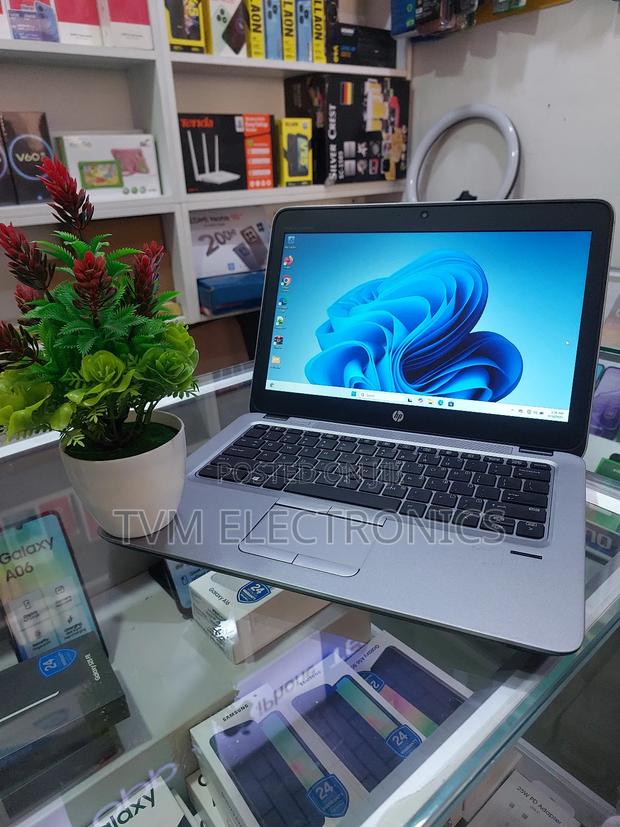 Laptop HP EliteBook 820 G3 8GB Intel Core i7 SSD 256GB - thumbnail 2