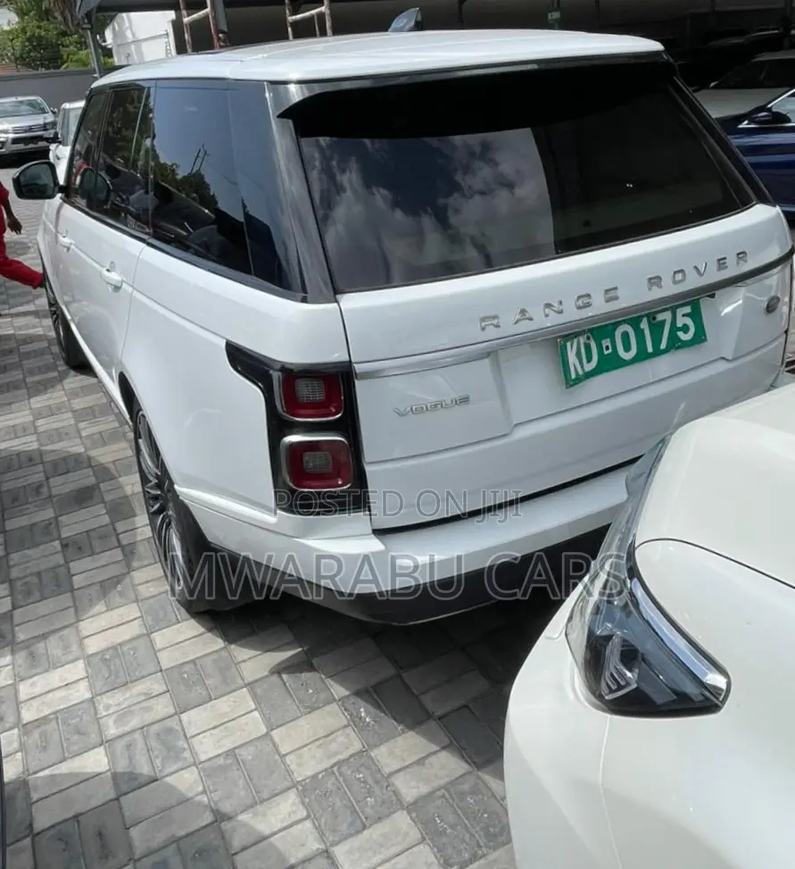 Land Rover Range Rover Vogue 2018 Yellow