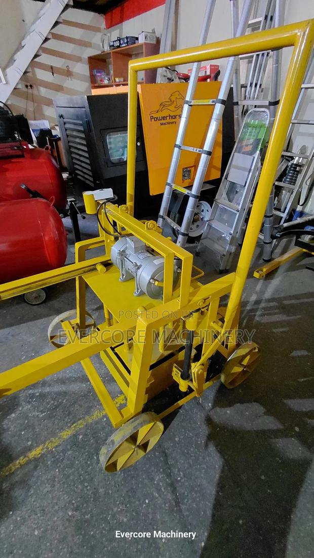 Commercial Hollow Block Making Machine With Vibration Motor.