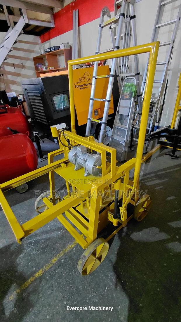 Commercial Hollow Block Making Machine With Vibration Motor. - thumbnail 2