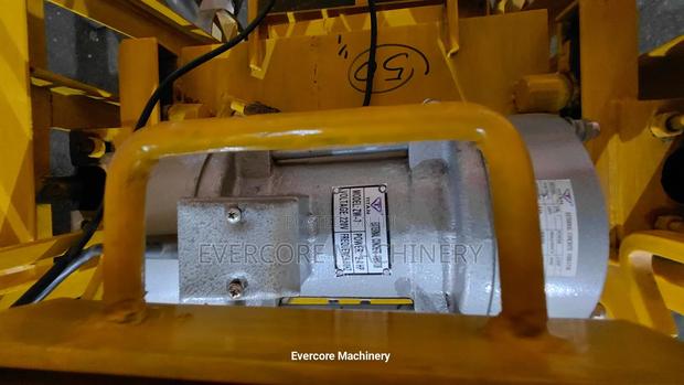 Hollow Block/Brick Making Machine With Motor. - thumbnail 2