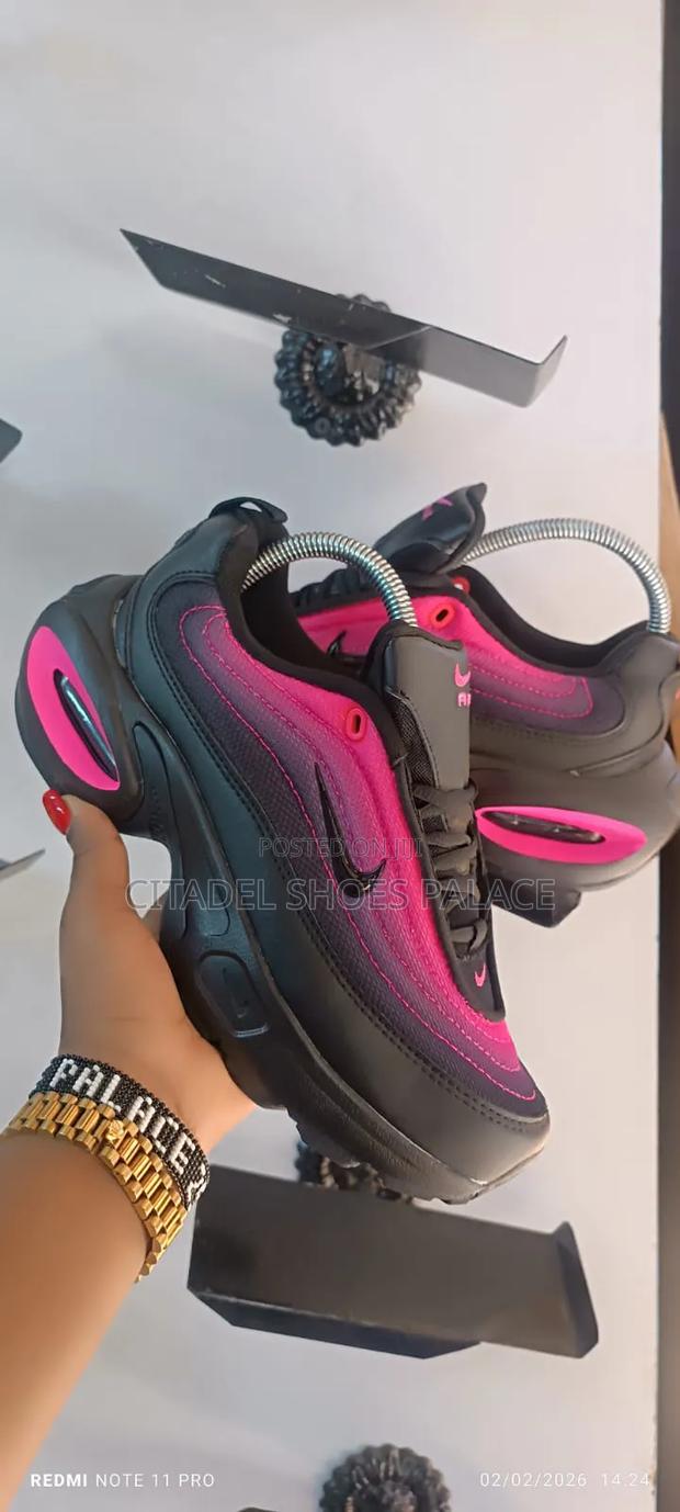 Portal Black Pink