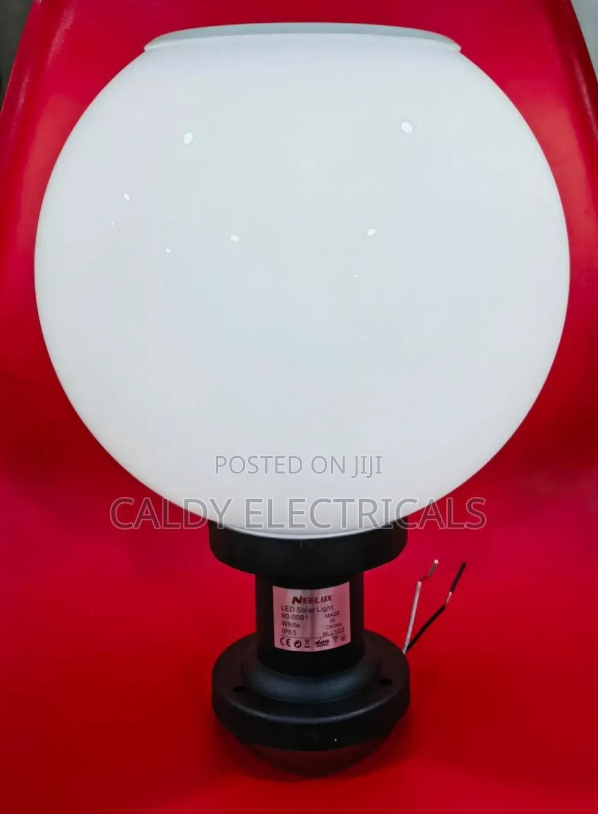 Modern Round Ball Waterproof Solar Outdoor Led Post Light Fe8
