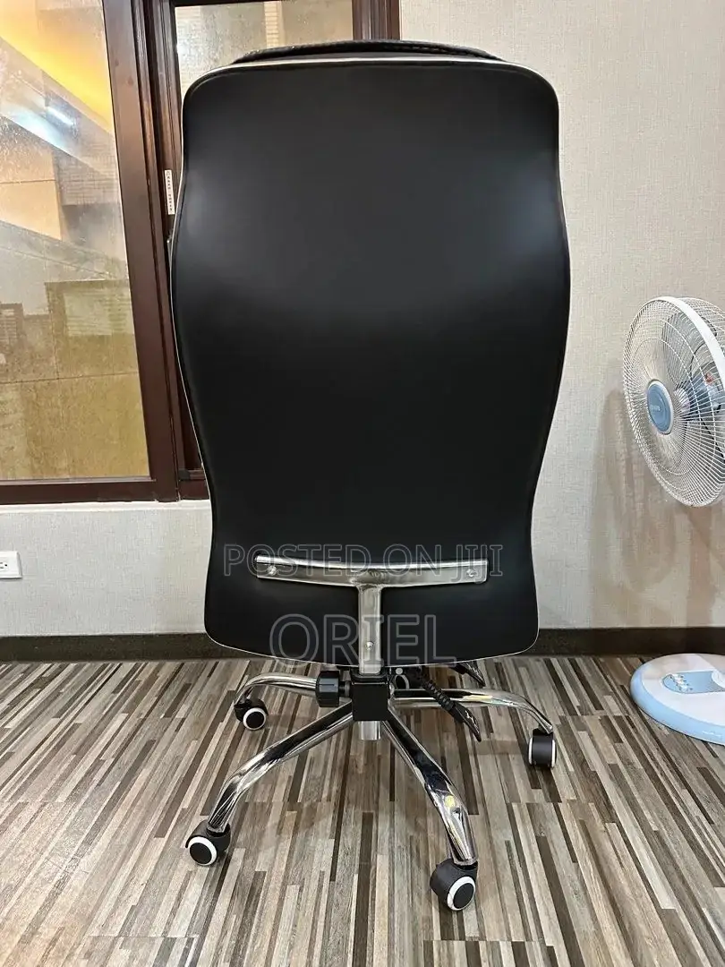Modern Office Chair : Generic Office Leather Chair